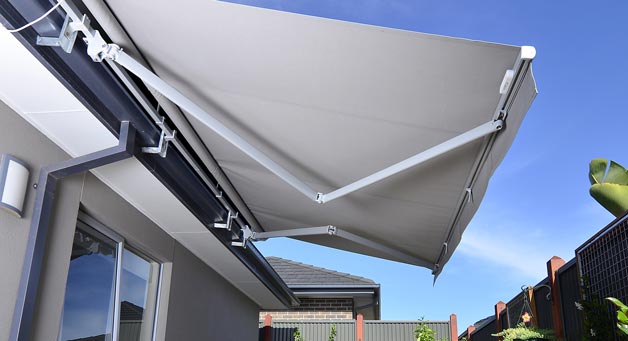 Difference Between Electric and Manual Folding Arm Awnings